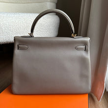 Load image into Gallery viewer, Hermes Kelly 32 Gris A Togo Leather GHW stamp C (2018)
