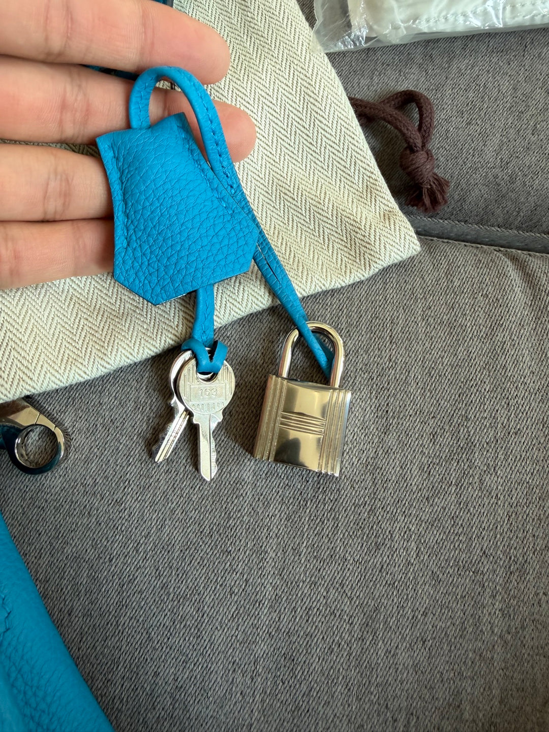 HERMÈS Kelly 25 Bleu Zanzibar B3 Togo Leather PHW stamp A 2018
