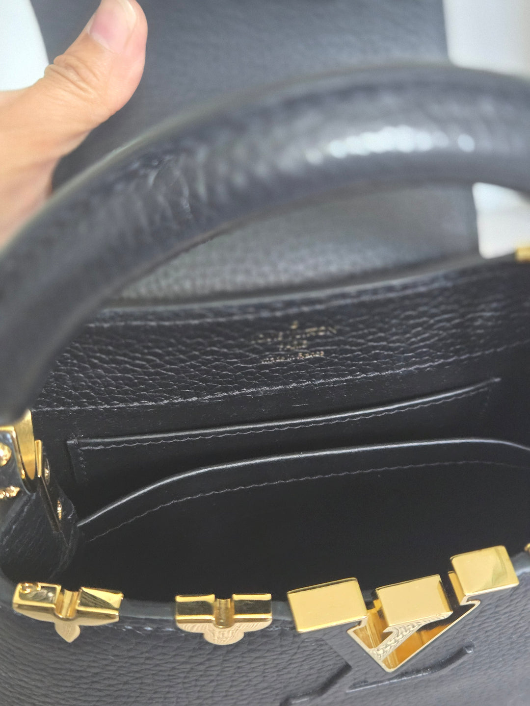 LOUIS VUITTON LV Capucines Mini Flower Crown Line in Black Taurillon Leather with detachable strap 2023