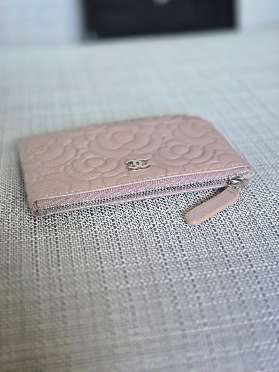 Chanel series 26 2018 18B Iridescent Mauve Pink Camellia SHW Mini O Case