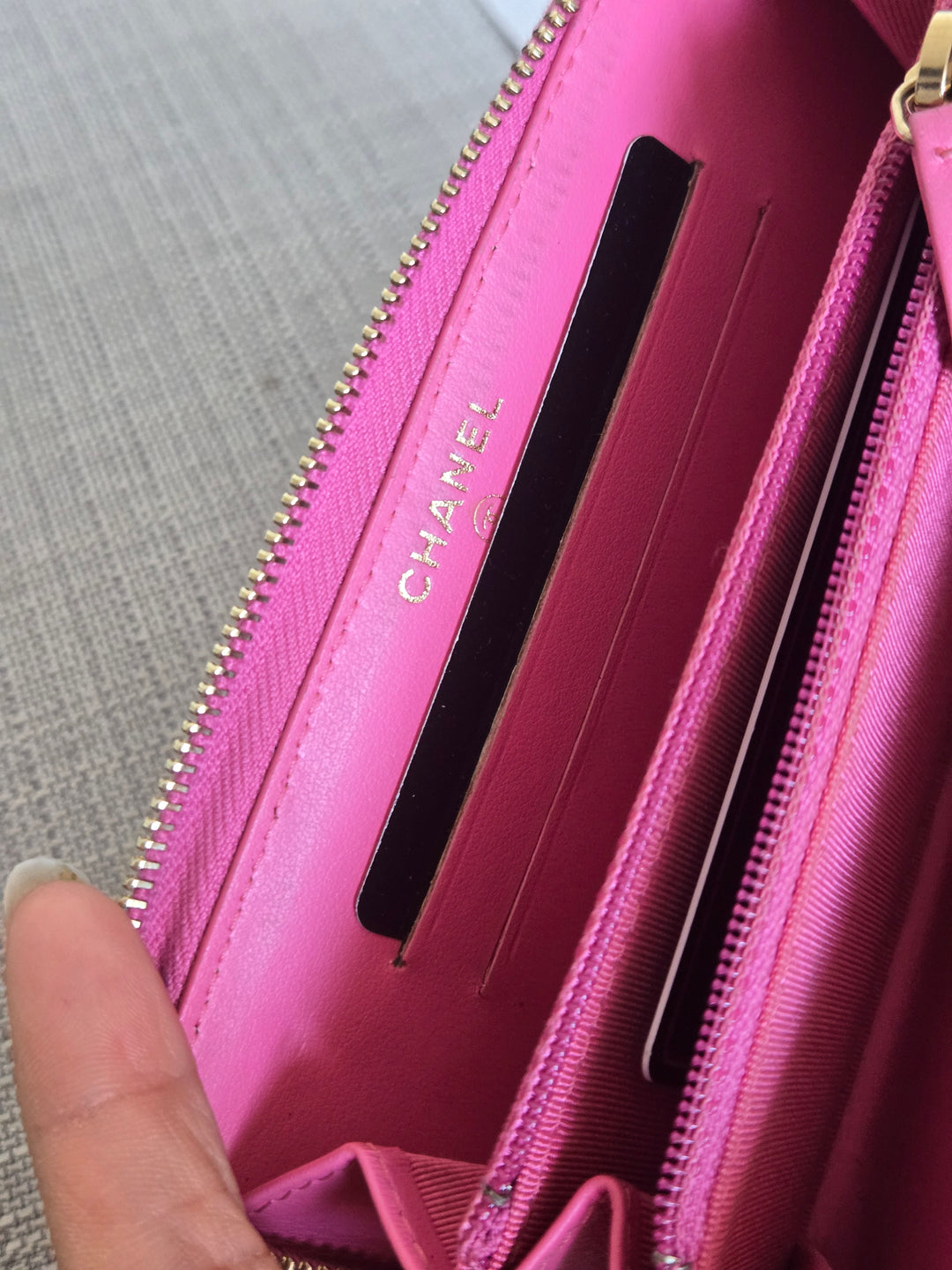 Chanel series 27 2019 19C collection Barbie Bright Pink Caviar LGHW Medium Zippy Wallet 6 inches