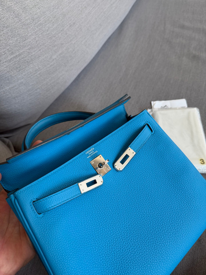 HERMÈS Kelly 25 Bleu Zanzibar B3 Togo Leather PHW stamp A 2018