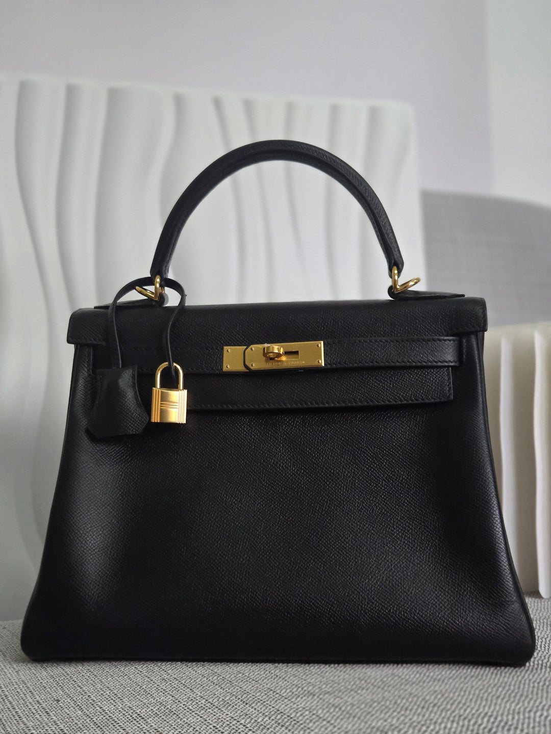 Hermes Noir/Black Epsom Leather GHW Kelly 28 stamp N 2010