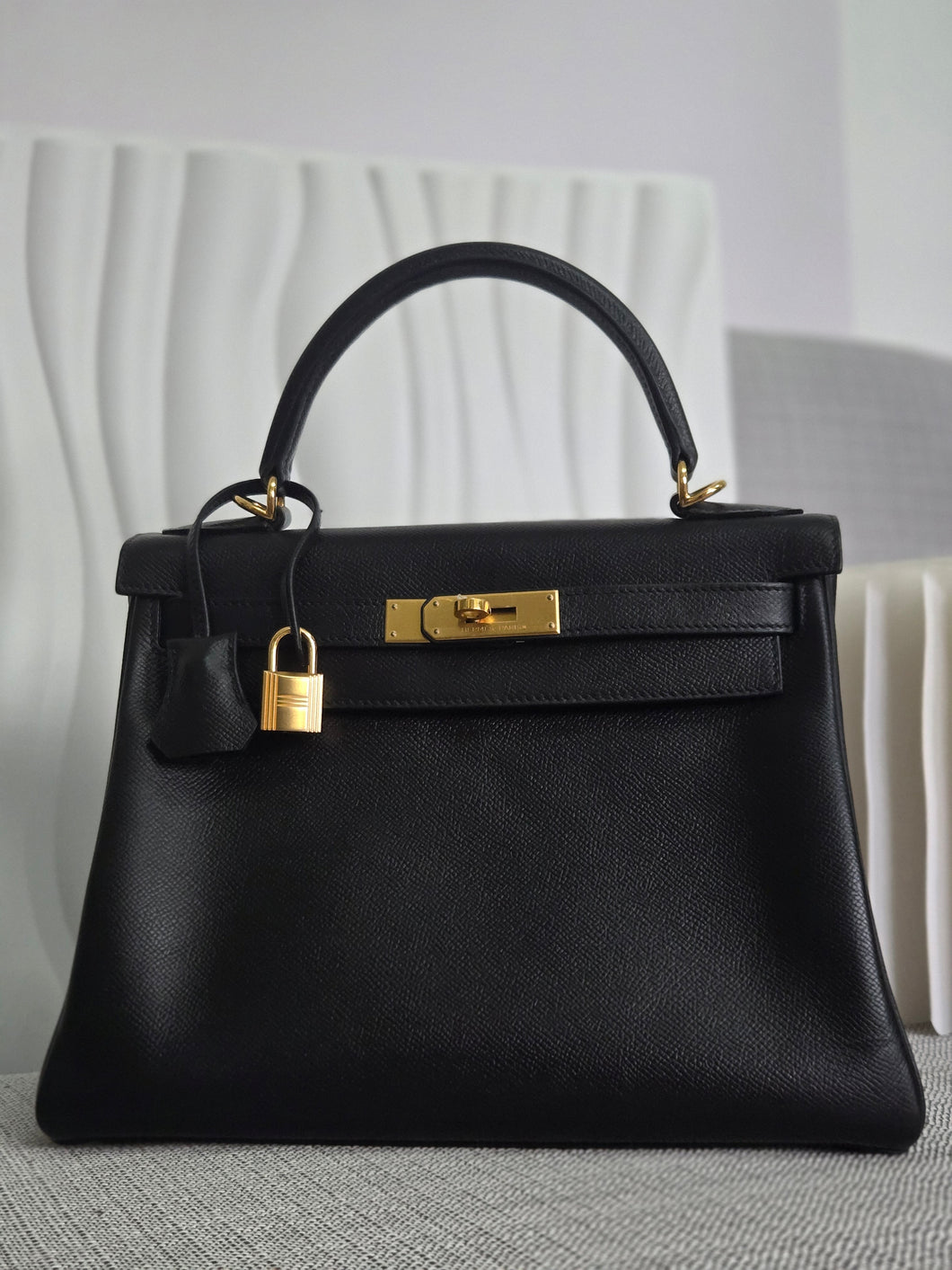 Hermes Noir/Black Epsom Leather GHW Kelly 28 stamp N 2010
