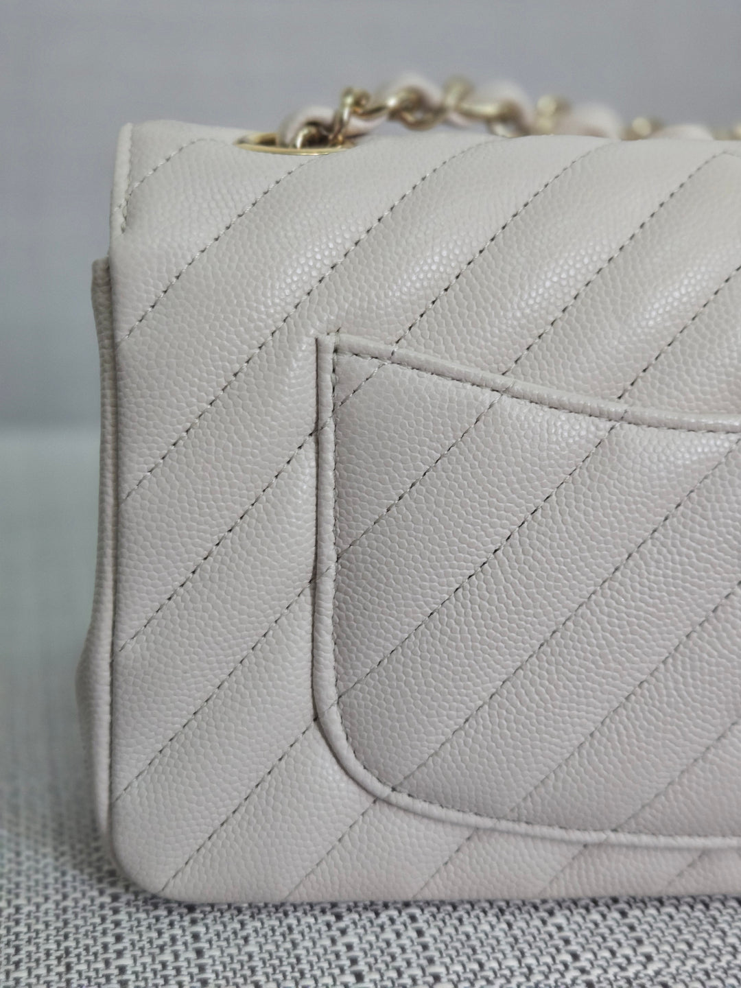 Chanel series 26 18B 2018 Fall/Winter Collection Ivory caviar Chevron Mini Rectangular Flap Bag with Champagne GHW