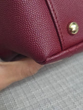 Load image into Gallery viewer, Chanel series 28 2019 19B Collection Burgundy Caviar Business Affinity Flap Bag with Champagne GHW size Medium (8.5 inches/23 cms)
