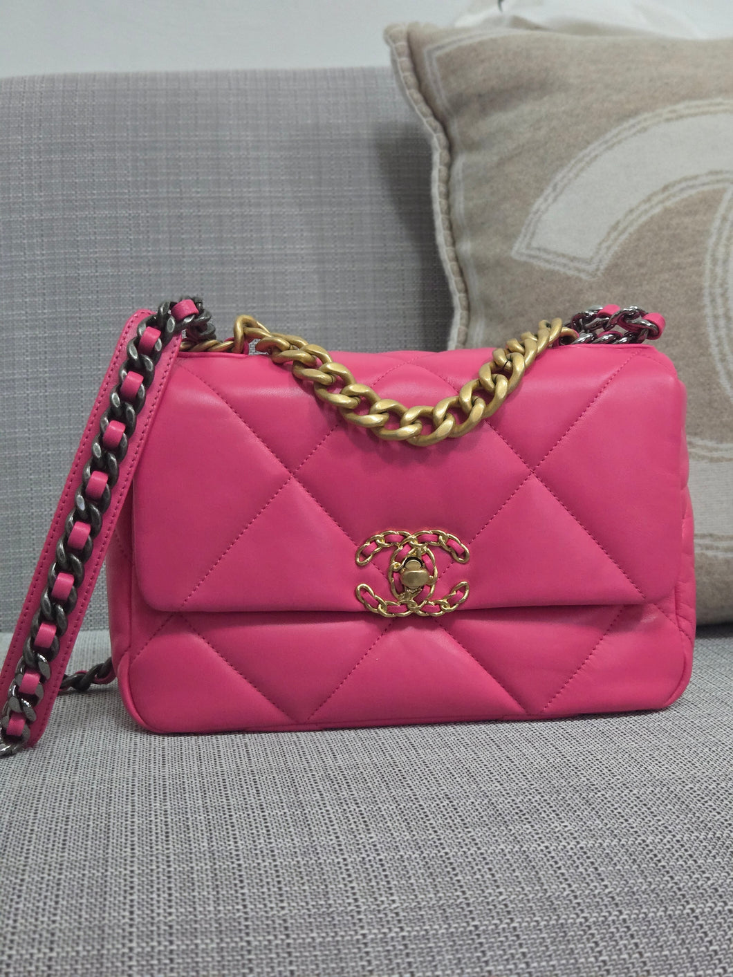 Chanel 19 22K 2022 Fall/Winter Collection Hot Pink Lambskin with Mixed Hardware size Small