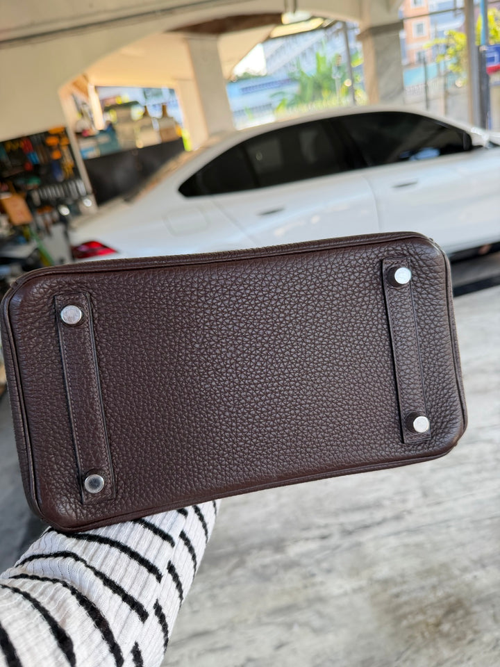 HERMES Cacao Togo Leather PHW Birkin 25 Stamp M in sq