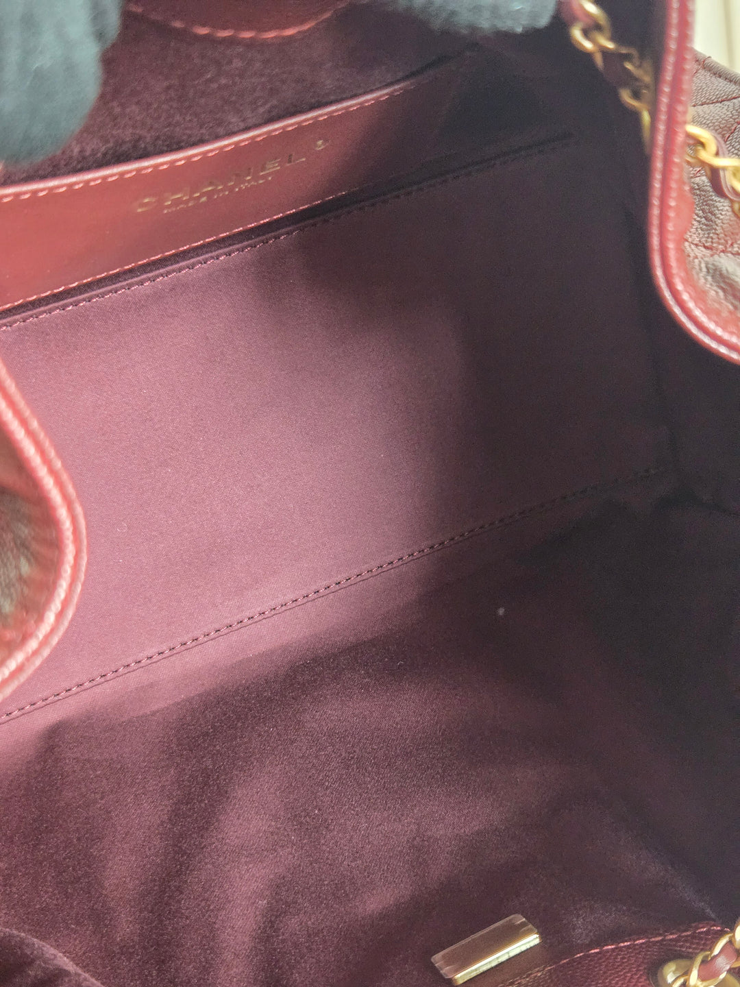 CHANEL 25 size SMALL from 25A 2025 Metiers d'art Collection BURGUNDY caviar aged GHW Hobo Bag