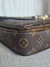 Load image into Gallery viewer, LOUIS VUITTON LV Pochette Metis Reverse Monogram 2023
