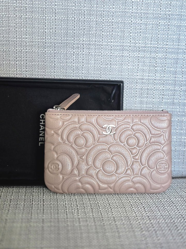 Chanel series 26 2018 18B Iridescent Mauve Pink Camellia SHW Mini O Case