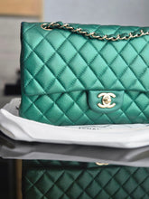 Load image into Gallery viewer, Chanel series 25 2018 18S collection Pearly Emerald Green Caviar LGHW Medium ML timeless Classic double flap bag

