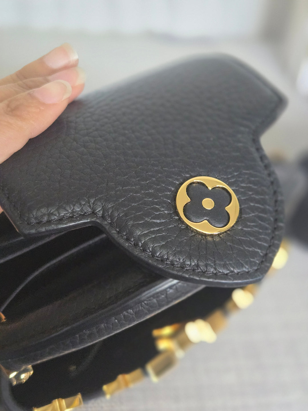 LOUIS VUITTON LV Capucines Mini Flower Crown Line in Black Taurillon Leather with detachable strap 2023