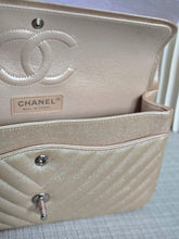 Load image into Gallery viewer, CHANEL 17B 2017 Rose Gold Caviar Chevron Medium Classic Double Flap Bag SHW
