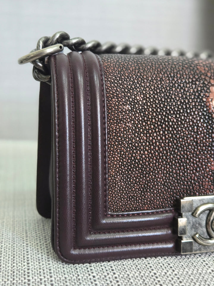 Chanel series 21 2015 Burgundy Lambskin Stingray Le Boy Flap Bag with RHW size Small