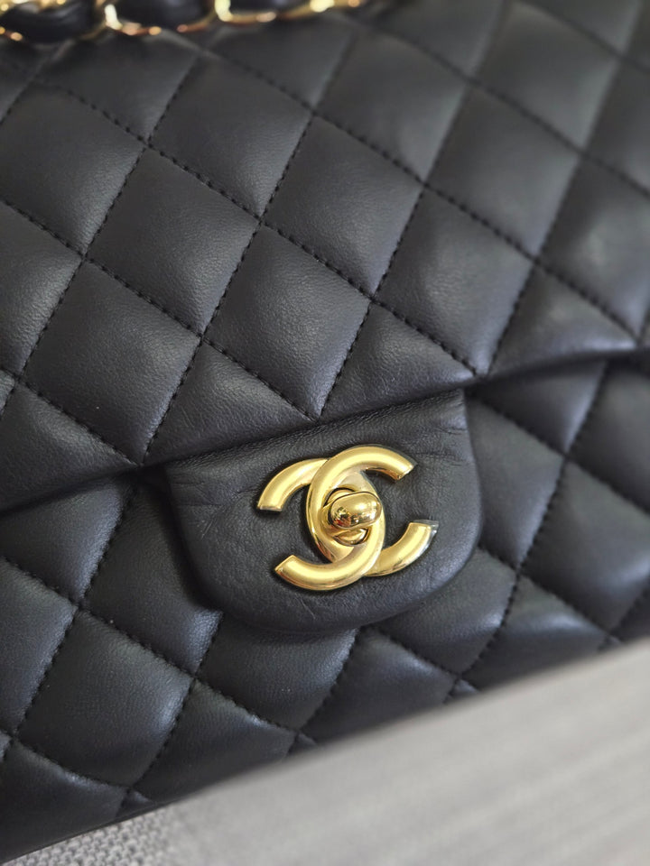 Chanel series 16 2012 Black Lambskin Medium ML Timeless Classic Double Flap Bag with GHW