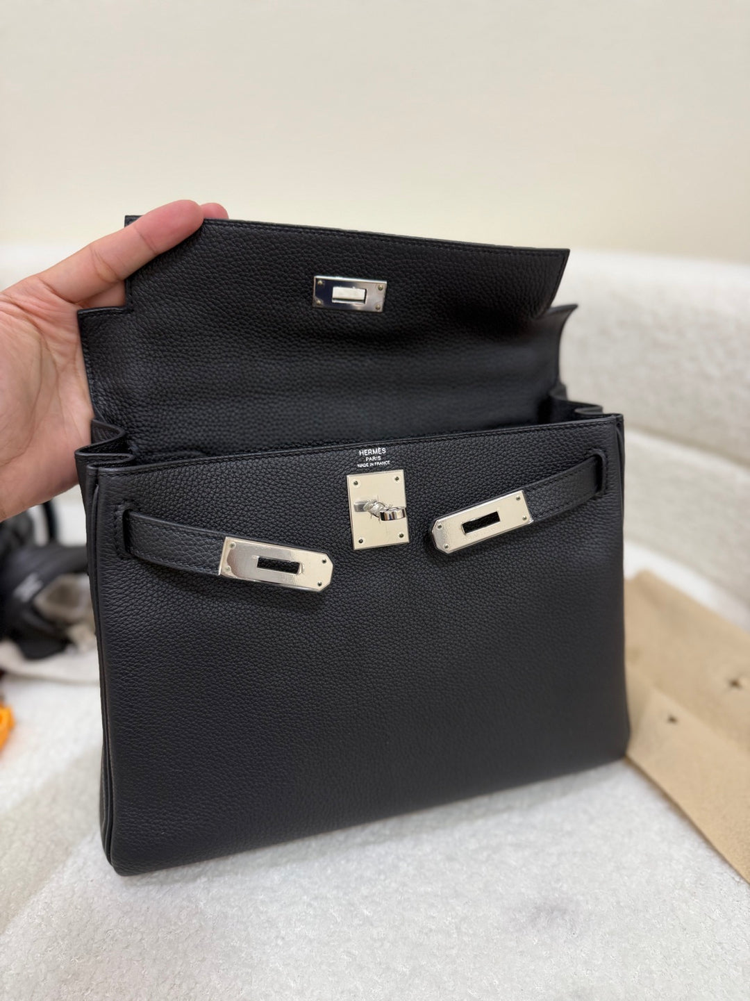 Hermes Kelly 28 Black Noir Retourne Togo Leather PHW Stamp R 2014