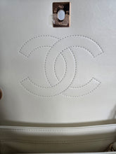 Load image into Gallery viewer, CHANEL 2022 22B Collection White Lambskin Rose Gold Hardware Trendy CC Flap Bag Size Small
