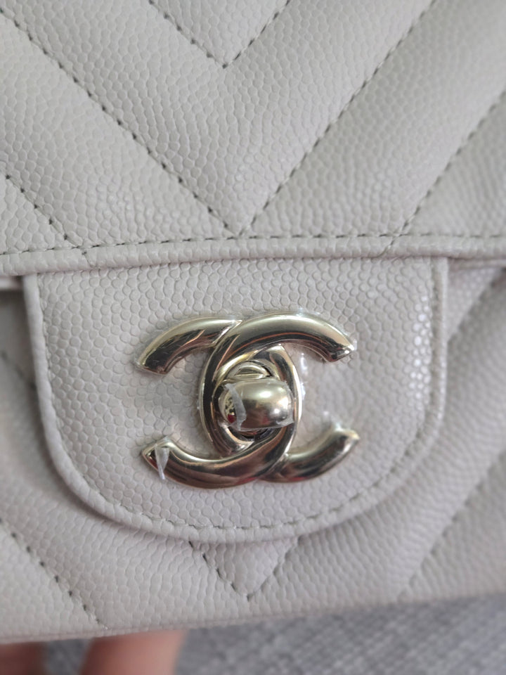 Chanel series 26 18B 2018 Fall/Winter Collection Ivory caviar Chevron Mini Rectangular Flap Bag with Champagne GHW