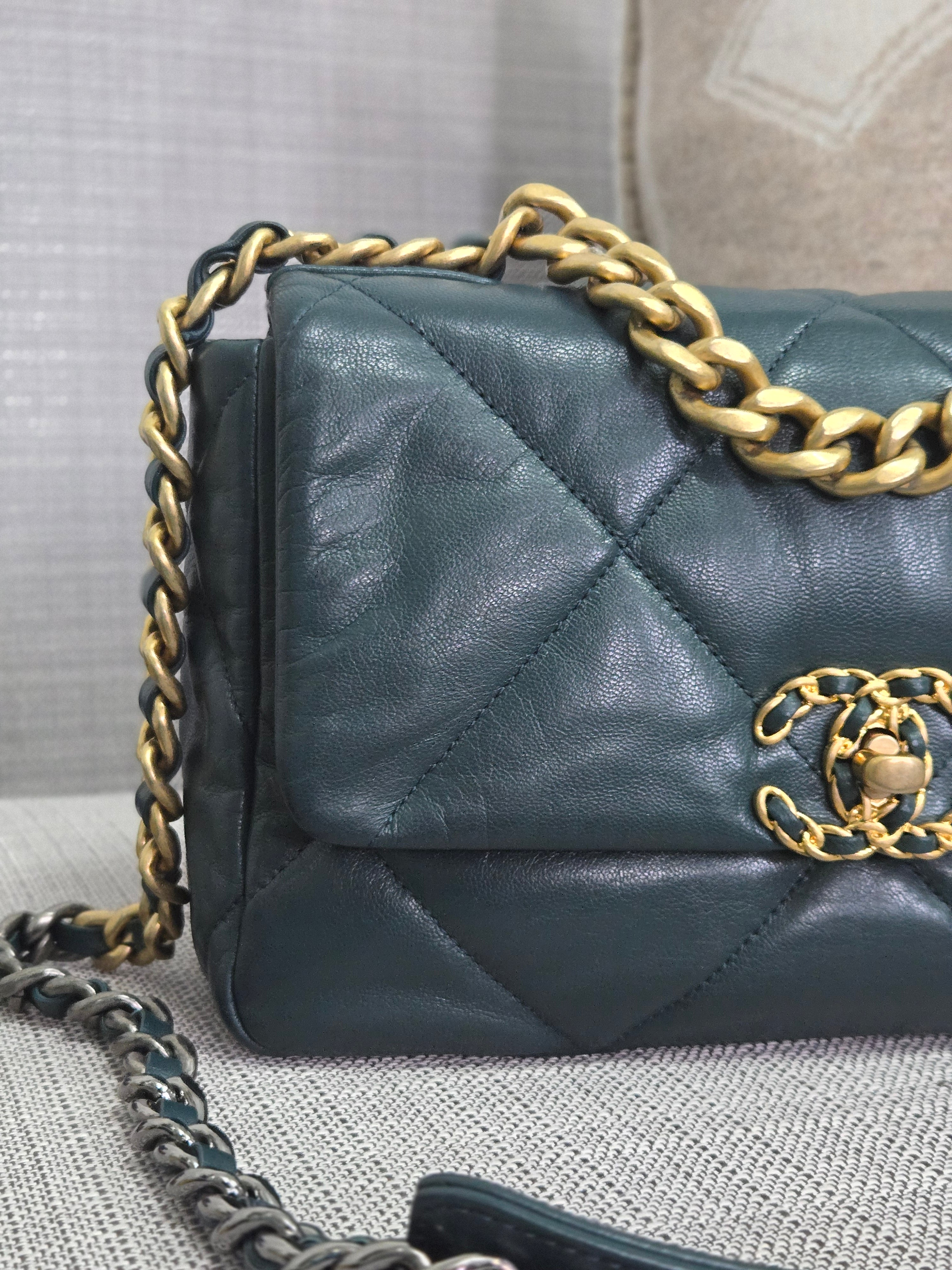 Chanel 19 size Small 26 cms series Fall/Winter Collection Dark