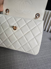 Load image into Gallery viewer, CHANEL 2022 22B Collection White Lambskin Rose Gold Hardware Trendy CC Flap Bag Size Small
