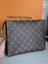 Load image into Gallery viewer, Louis Vuitton LV Toiltry 26 Pouch Monogram Canvas
