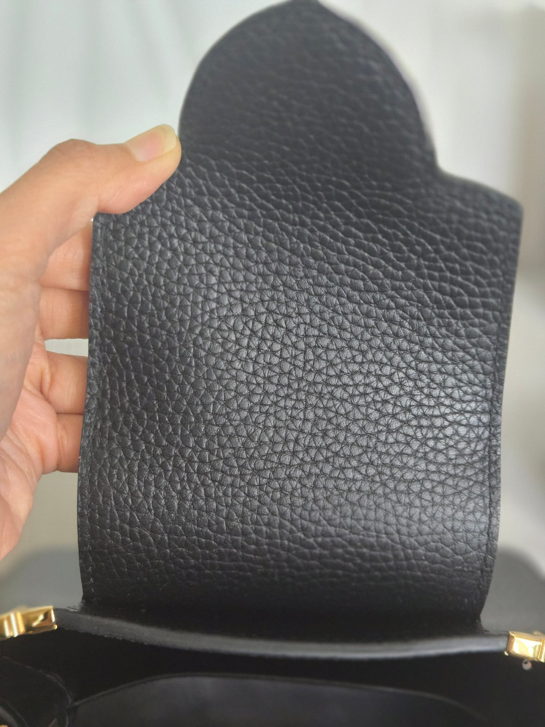 LOUIS VUITTON LV Capucines Mini Flower Crown Line in Black Taurillon Leather with detachable strap 2023