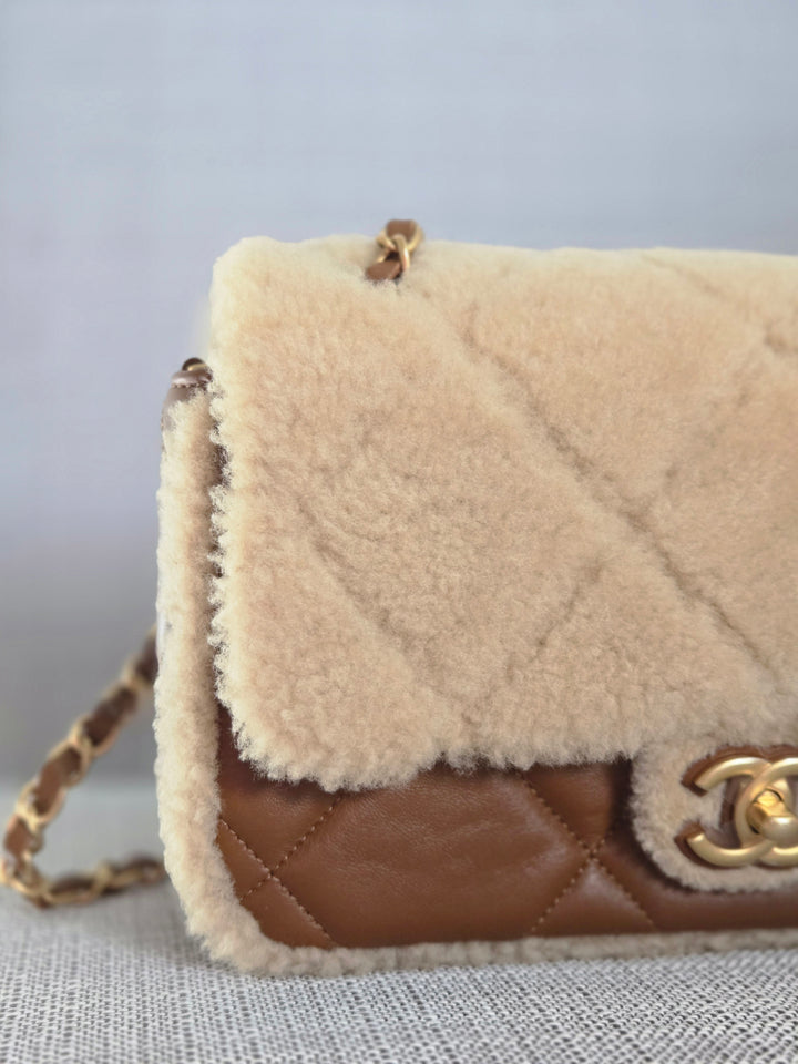 Chanel 24K 2024 Fall/Winter Collection Beige Brown Teddy Shearling MEDIUM flap Bag with Aged GHW