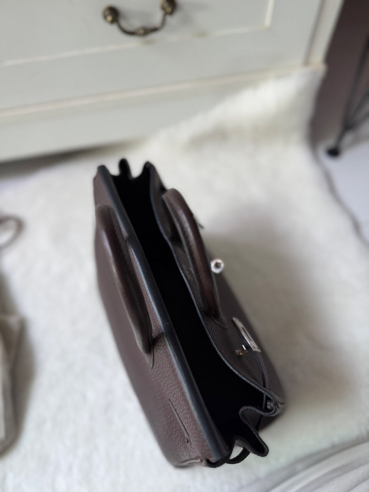 HERMES Cacao Togo Leather PHW Birkin 25 Stamp M in sq