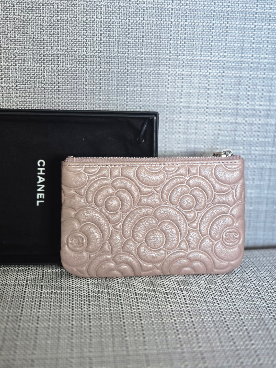 Chanel series 26 2018 18B Iridescent Mauve Pink Camellia SHW Mini O Case