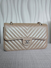 Load image into Gallery viewer, CHANEL 17B 2017 Rose Gold Caviar Chevron Medium Classic Double Flap Bag SHW
