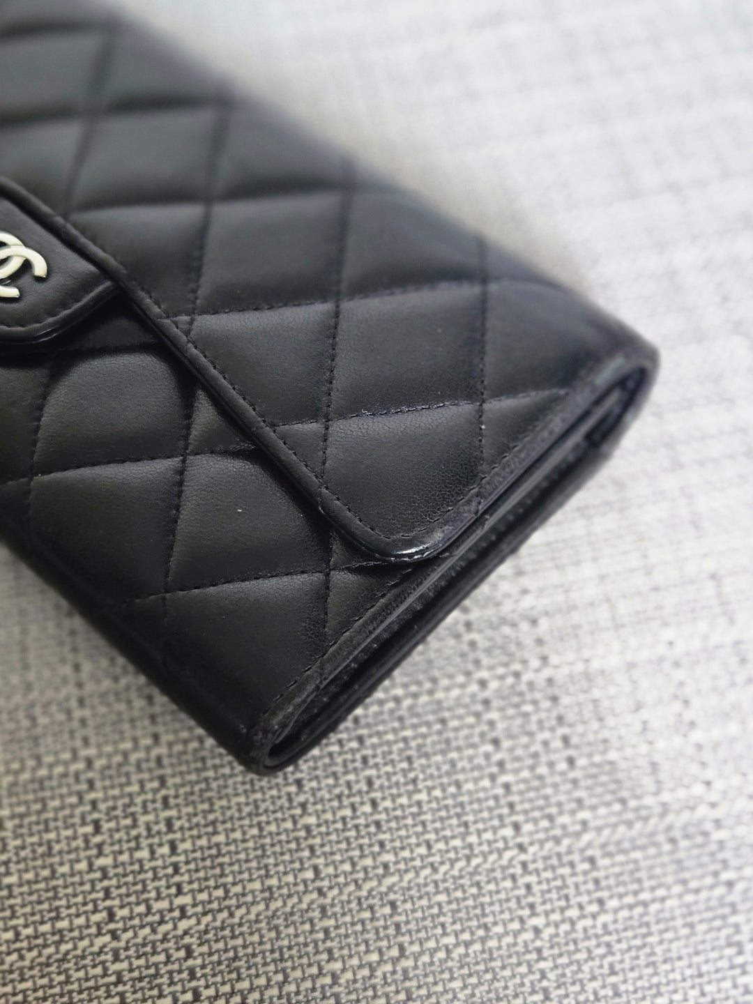 Chanel series 24 Black Lambskin SHW Full size Sarah Wallet