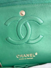 Load image into Gallery viewer, Chanel series 25 2018 18S collection Pearly Emerald Green Caviar LGHW Medium ML timeless Classic double flap bag
