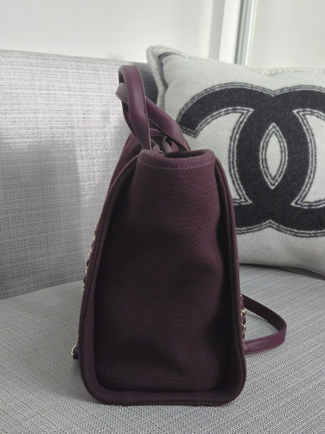 Chanel 24B 2024 Fall/Winter Collection Burgundy Tweed Deauville Tote with Leather top handle size small and Detachable pouch