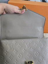 Load image into Gallery viewer, Louis Vuitton LV Pochette Metis Turtledove/Dune Emprinted Leather
