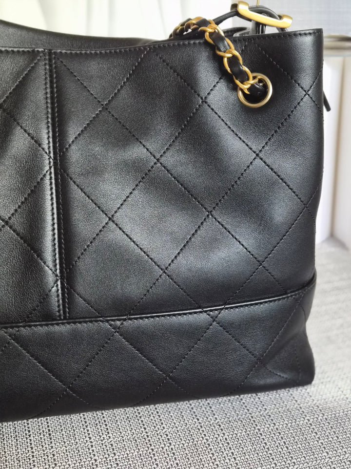 CHANEL 25A collection 2025 Black All Leather Calf skin Hobo Bag size Small
