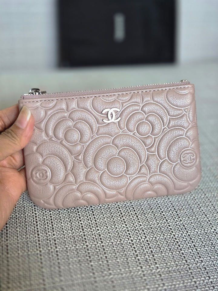 Chanel series 26 2018 18B Iridescent Mauve Pink Camellia SHW Mini O Case