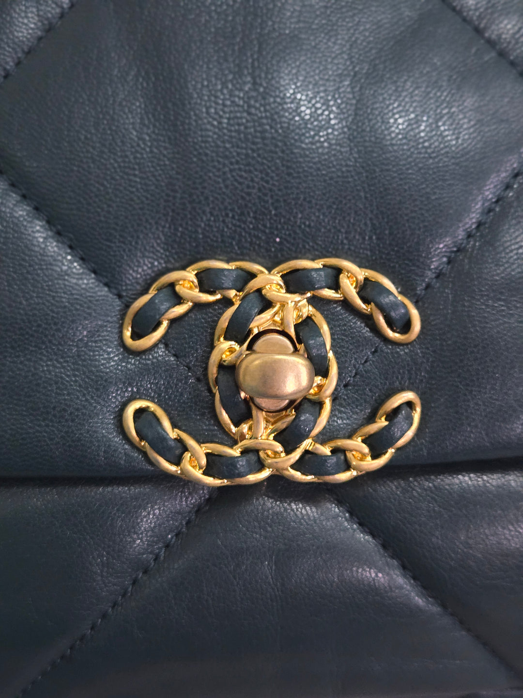 Chanel 19 size Small 26 cms series  Fall/Winter Collection Dark Green/Teal Goatskin Mixed hardware flap bag