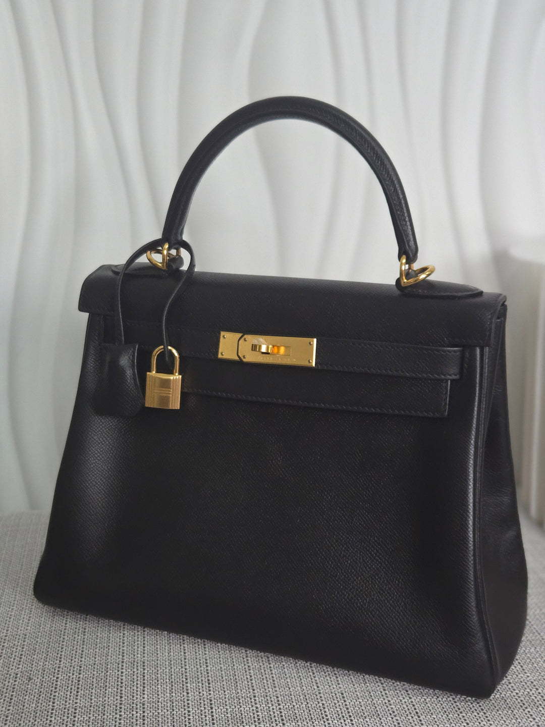 Hermes Noir/Black Epsom Leather GHW Kelly 28 stamp N 2010