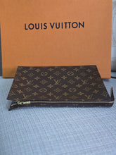 Load image into Gallery viewer, Louis Vuitton LV Toiltry 26 Pouch Monogram Canvas
