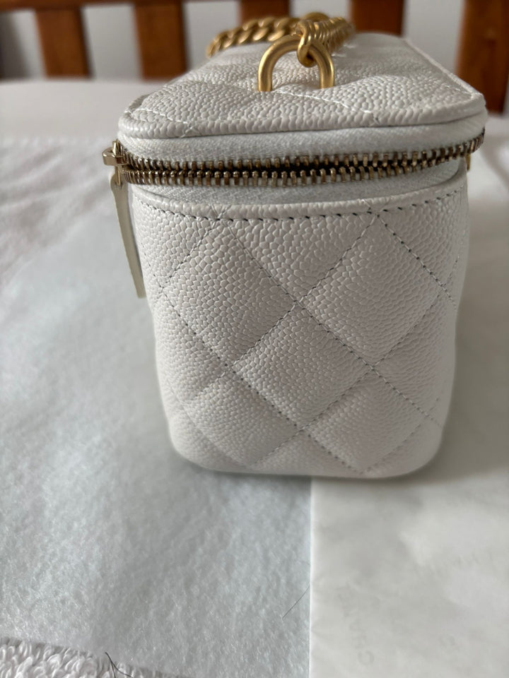 CHANEL 2023 23P Collection White Caviar Sweetheart Adjustable chain Small vanity Case with Aged GHW