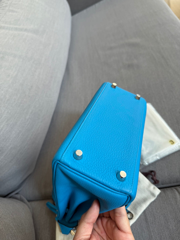 HERMÈS Kelly 25 Bleu Zanzibar B3 Togo Leather PHW stamp A 2018