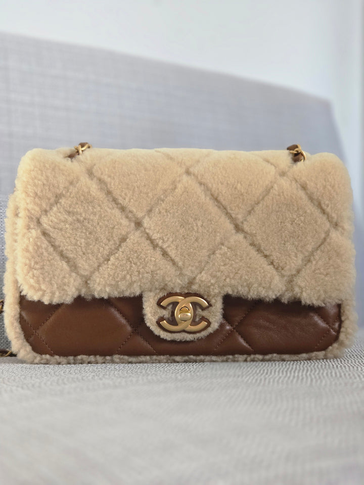 Chanel 24K 2024 Fall/Winter Collection Beige Brown Teddy Shearling MEDIUM flap Bag with Aged GHW