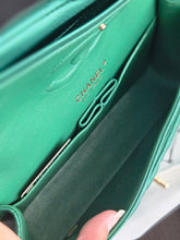 Load image into Gallery viewer, Chanel series 25 2018 18S collection Pearly Emerald Green Caviar LGHW Medium ML timeless Classic double flap bag

