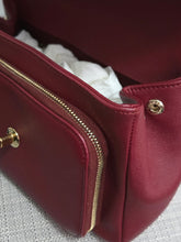 Load image into Gallery viewer, Chanel series 28 2019 19B Collection Burgundy Caviar Business Affinity Flap Bag with Champagne GHW size Medium (8.5 inches/23 cms)
