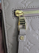 Load image into Gallery viewer, Louis Vuitton LV Pochette Metis Turtledove/Dune Emprinted Leather
