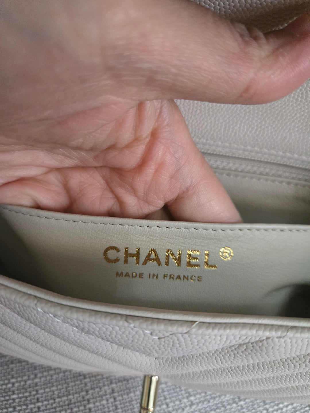 Chanel series 26 18B 2018 Fall/Winter Collection Ivory caviar Chevron Mini Rectangular Flap Bag with Champagne GHW
