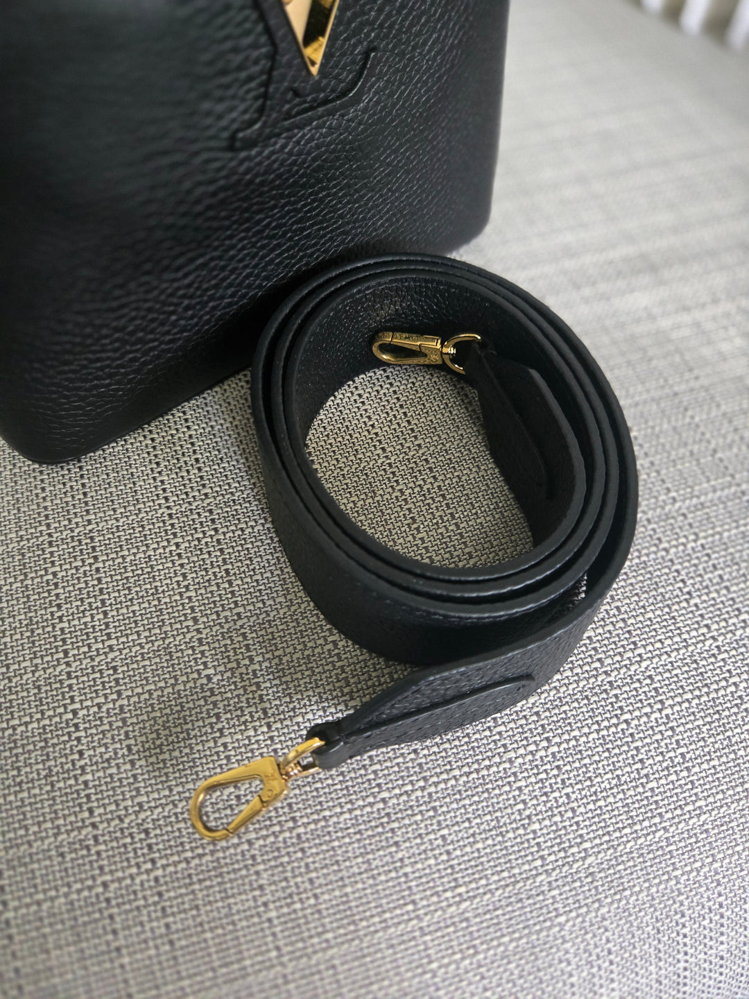 LOUIS VUITTON LV Capucines Mini Flower Crown Line in Black Taurillon Leather with detachable strap 2023