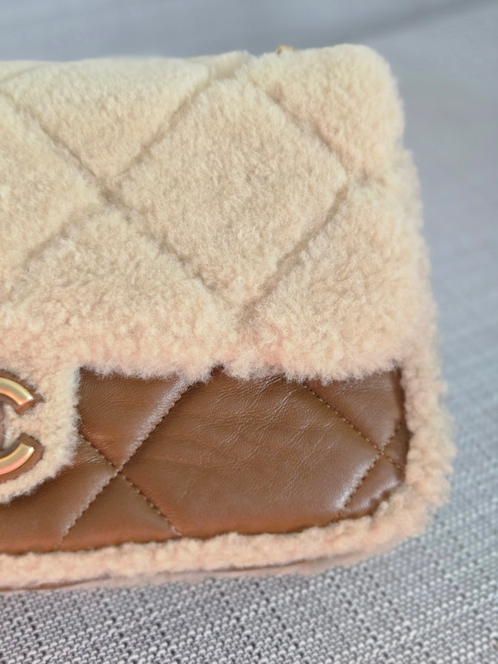 Chanel 24K 2024 Fall/Winter Collection Beige Brown Teddy Shearling MEDIUM flap Bag with Aged GHW