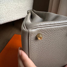 Load image into Gallery viewer, Hermes Kelly 32 Gris A Togo Leather GHW stamp C (2018)
